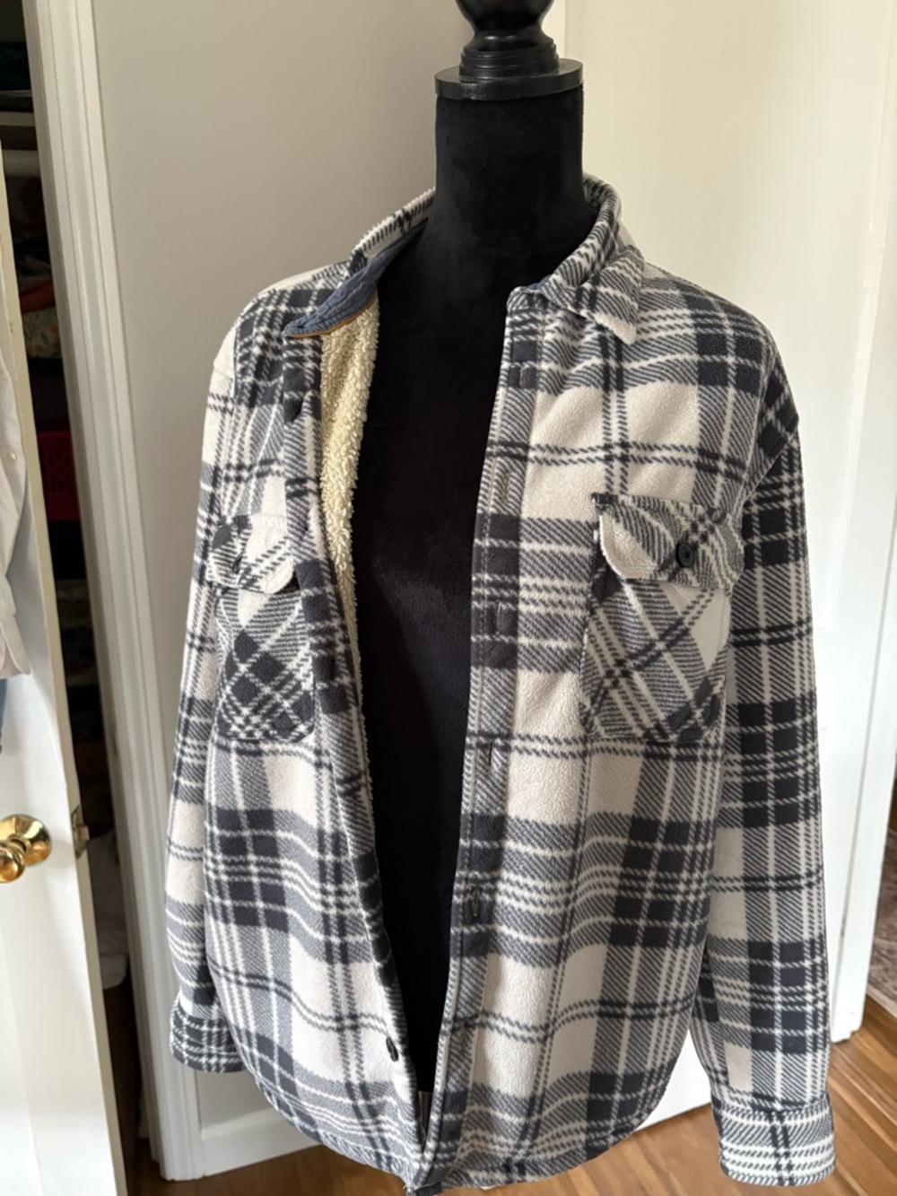 Plaid Sherpa-Lined Men's Shirt Jacket - Black & White